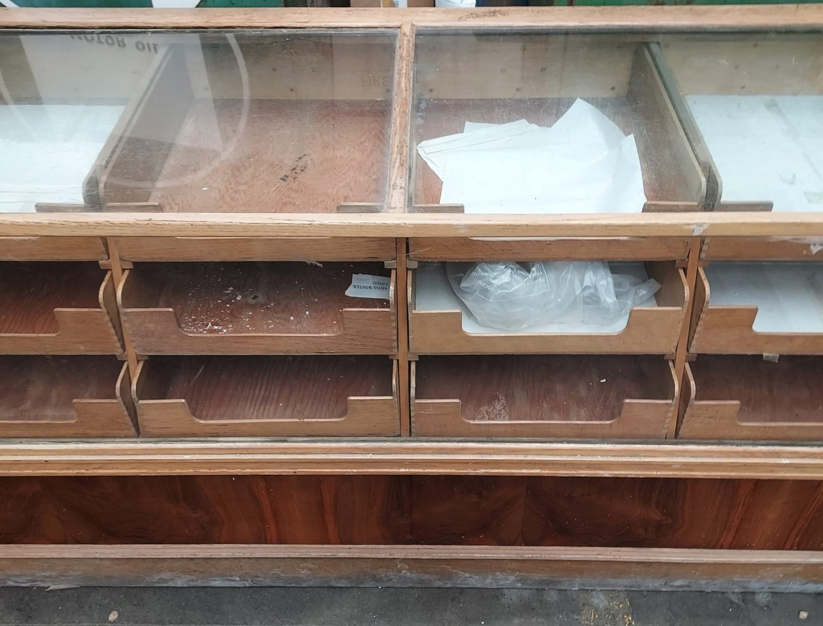 Retro haberdashery shop counter, glazed top and sides above banks of drawers and underneath interior - Image 2 of 6