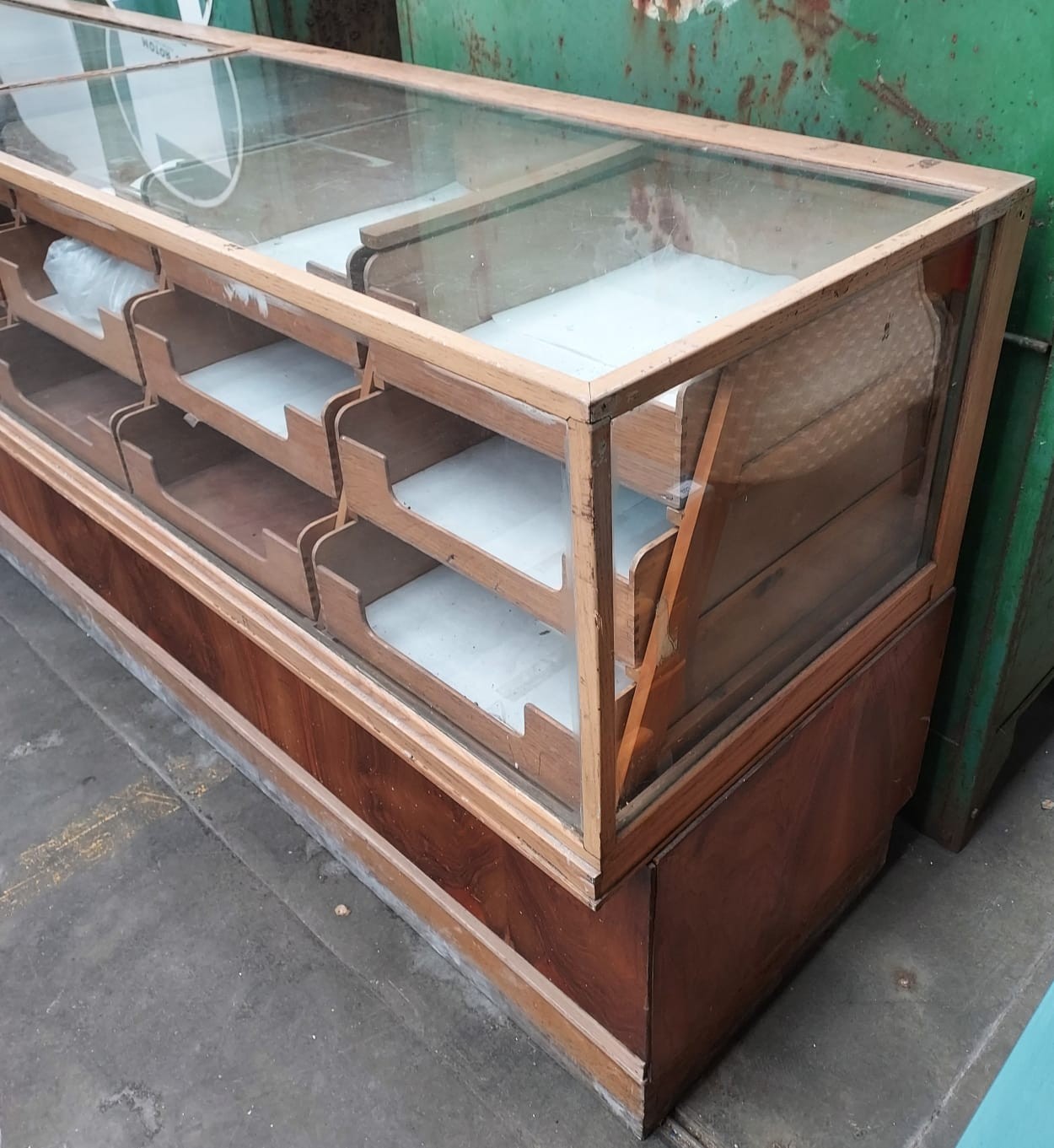 Retro haberdashery shop counter, glazed top and sides above banks of drawers and underneath interior - Image 6 of 6