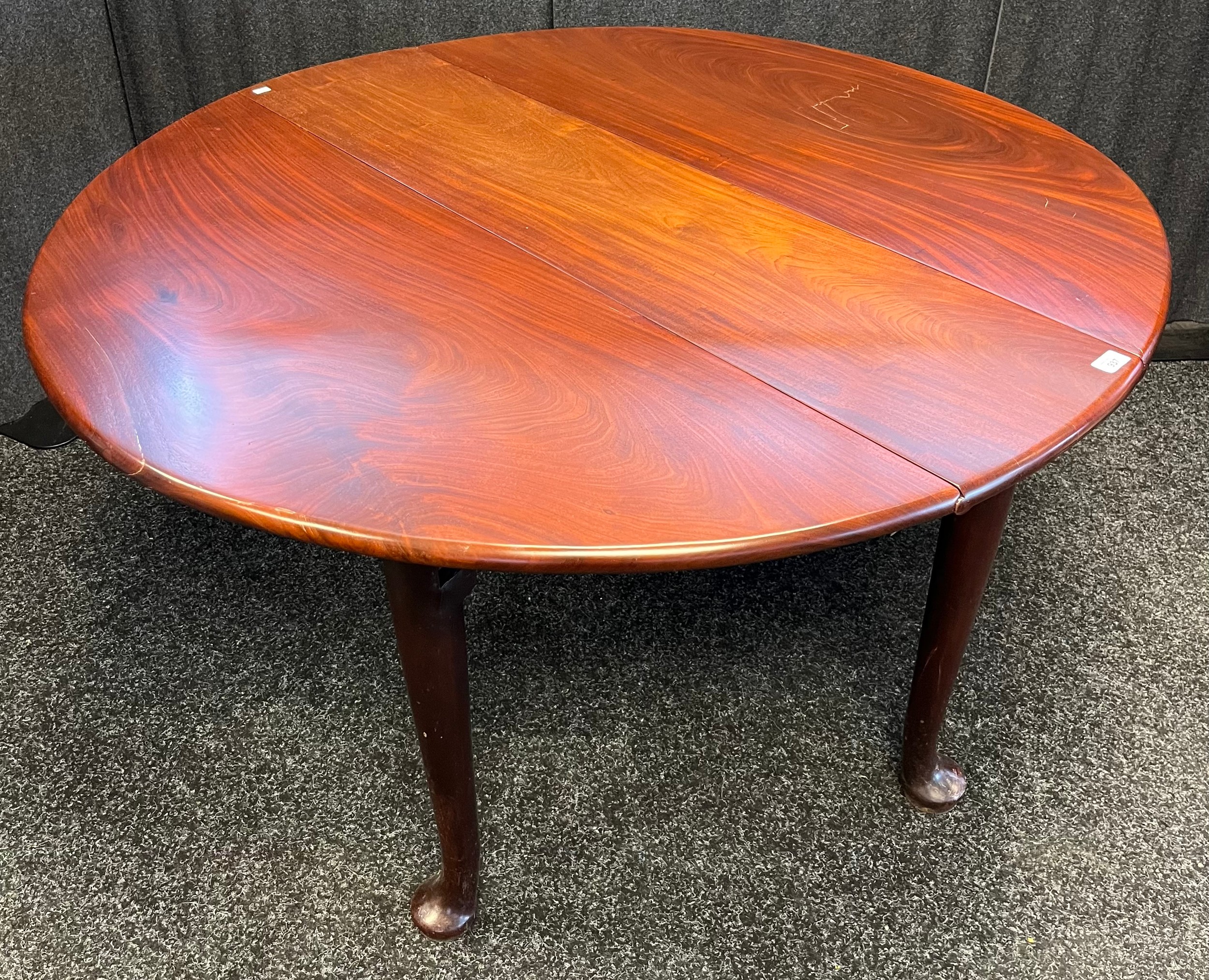 19th century mahogany drop end table raised on turned legs ending in pad feet [71x130x122cm]