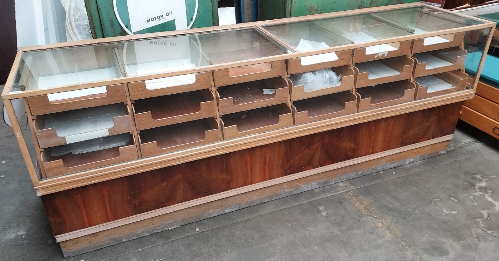 Retro haberdashery shop counter, glazed top and sides above banks of drawers and underneath interior - Image 4 of 6