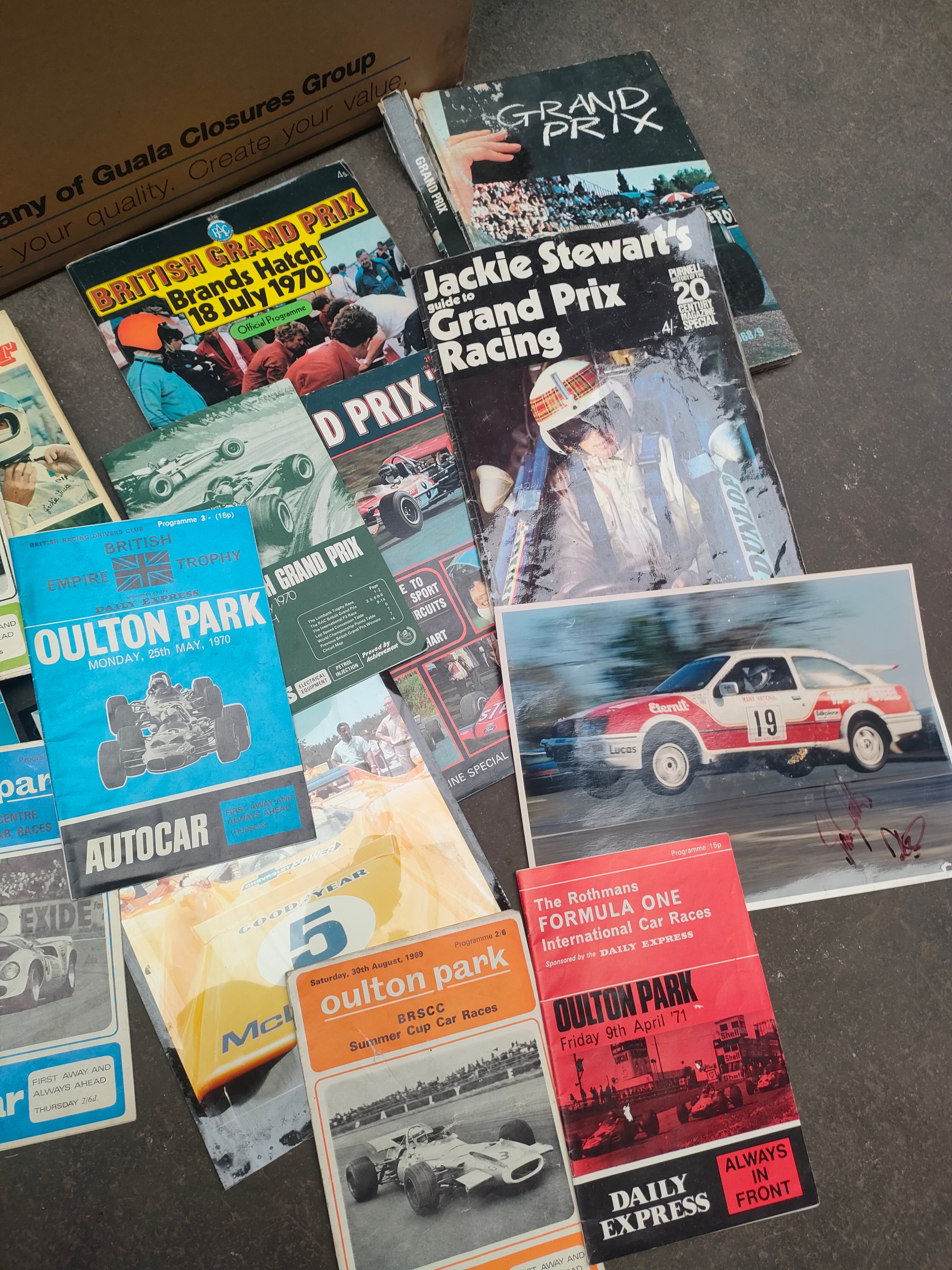 A box of formula one items includes prints, race day comics and others picture one signed by rally - Image 3 of 3