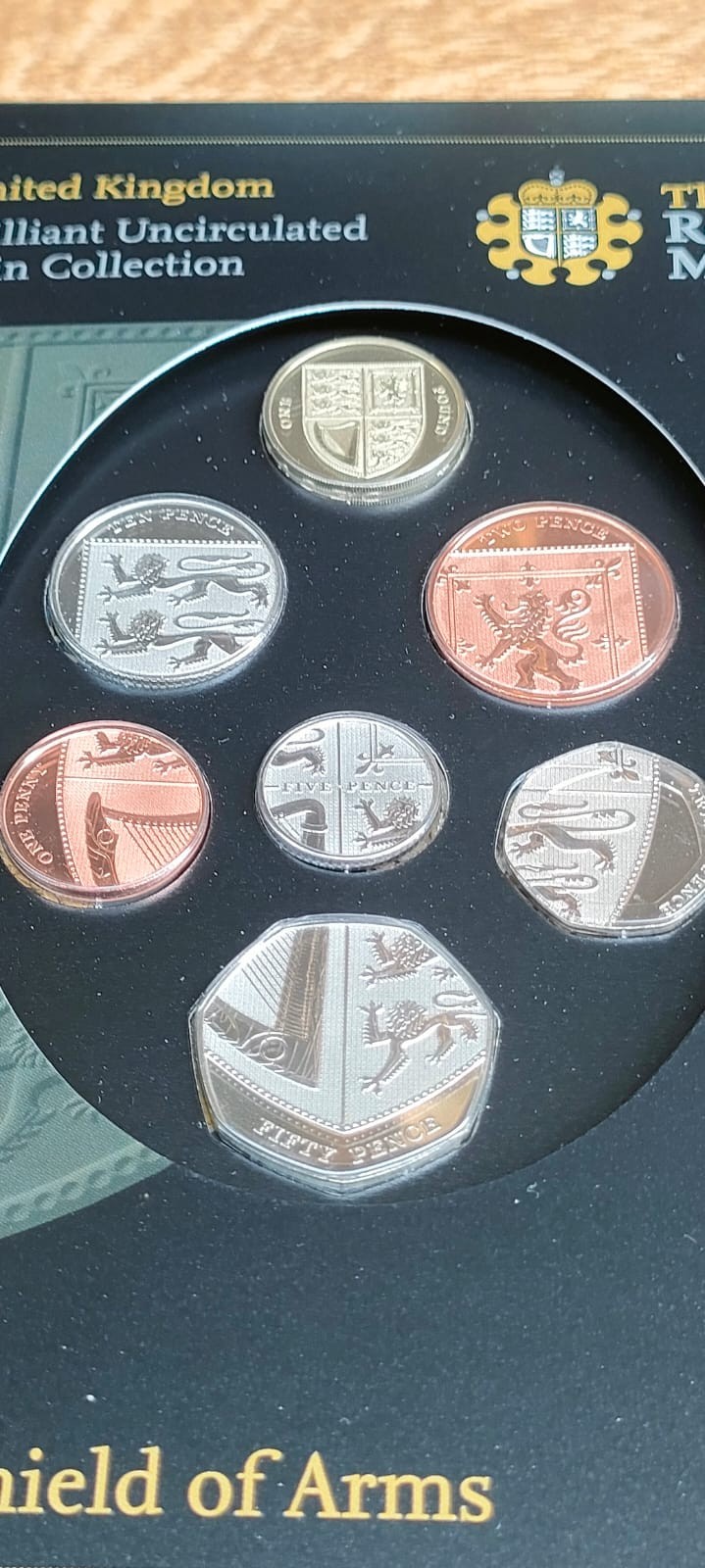 A Box of mixed world coins. Includes 1937 silver three pence and the Royal Mint United Kingdom - Image 3 of 3
