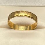 18ct yellow gold wedding band. [Ring size V] [2.78Grams]