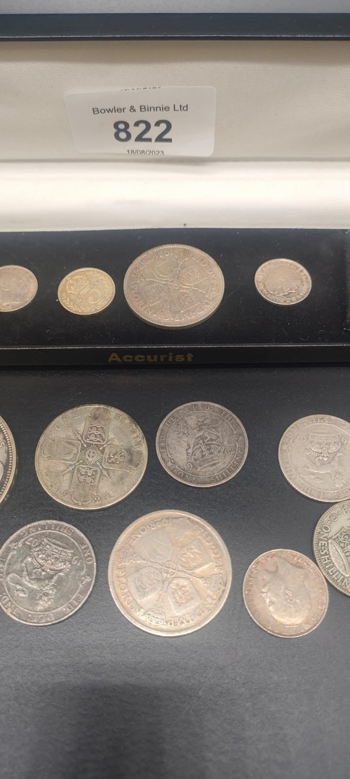 A Collection of Silver George V Silver crowns and one florins; Two 1902 and 1935 crowns. - Image 4 of 5