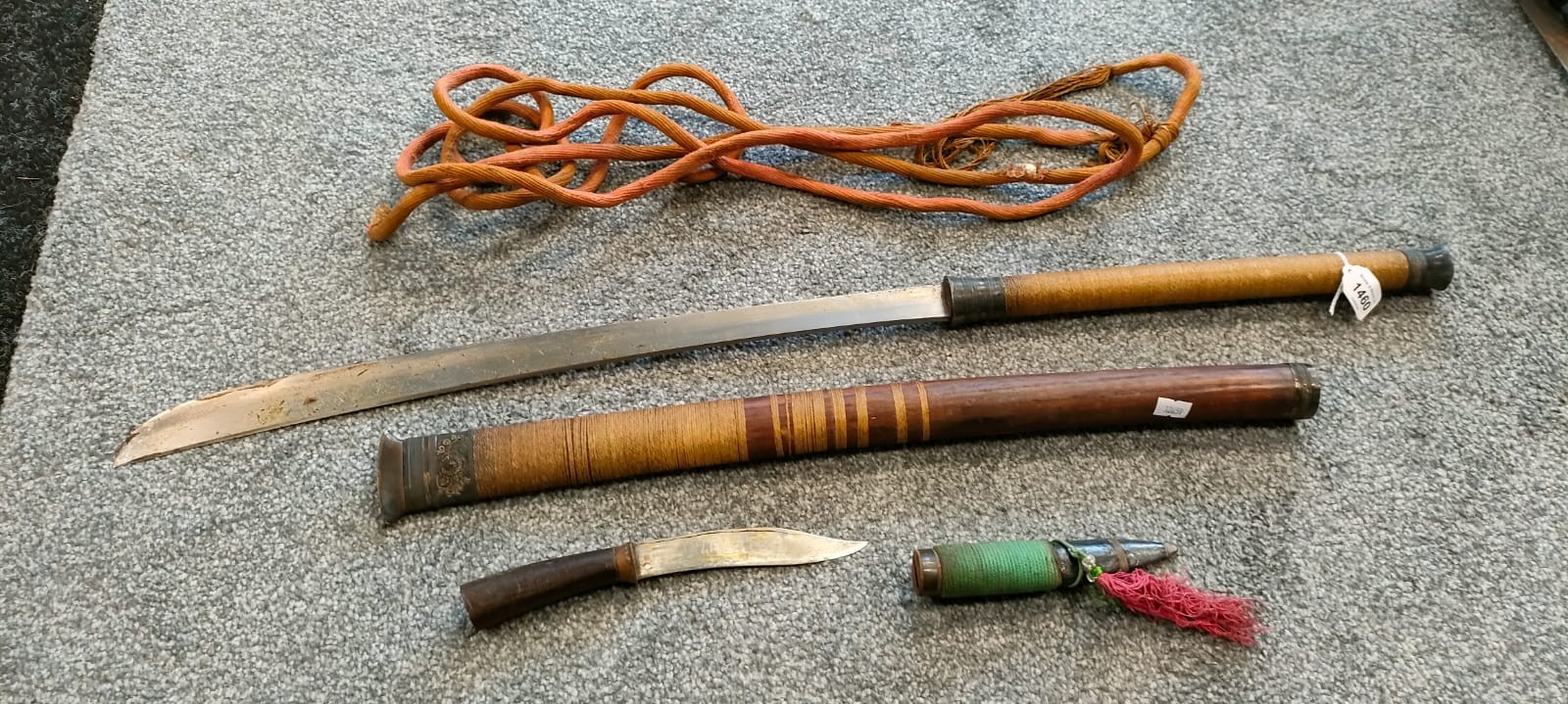 Antique Burmese sword and scabbard and small Burmese dagger/ knife with scabbard; Sword- silver - Image 7 of 8