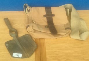 WW2 British trenching tool comes with bag- no handle.