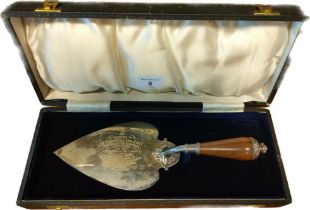 Glasgow silver and walnut handled presentation trowel. Comes with box. [30cm in length] [224grams]