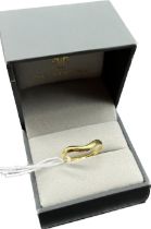 18ct yellow gold wish bone style ring. [Ring size P] [2.17Grams]