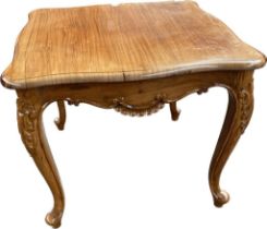 A reproduction walnut occasional table raised on cabriole legs [53x63x63]
