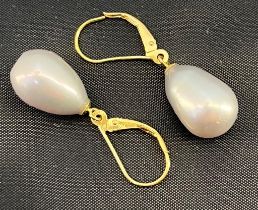 A pair of 18ct yellow gold and grey pearl drop earrings.