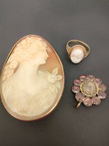 9ct yellow gold and cameo carved ring. A large Victorian gilt metal and carved cameo brooch.