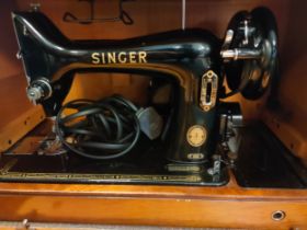 Singer sewing machine; comes with fitted case, table top mat and accessories