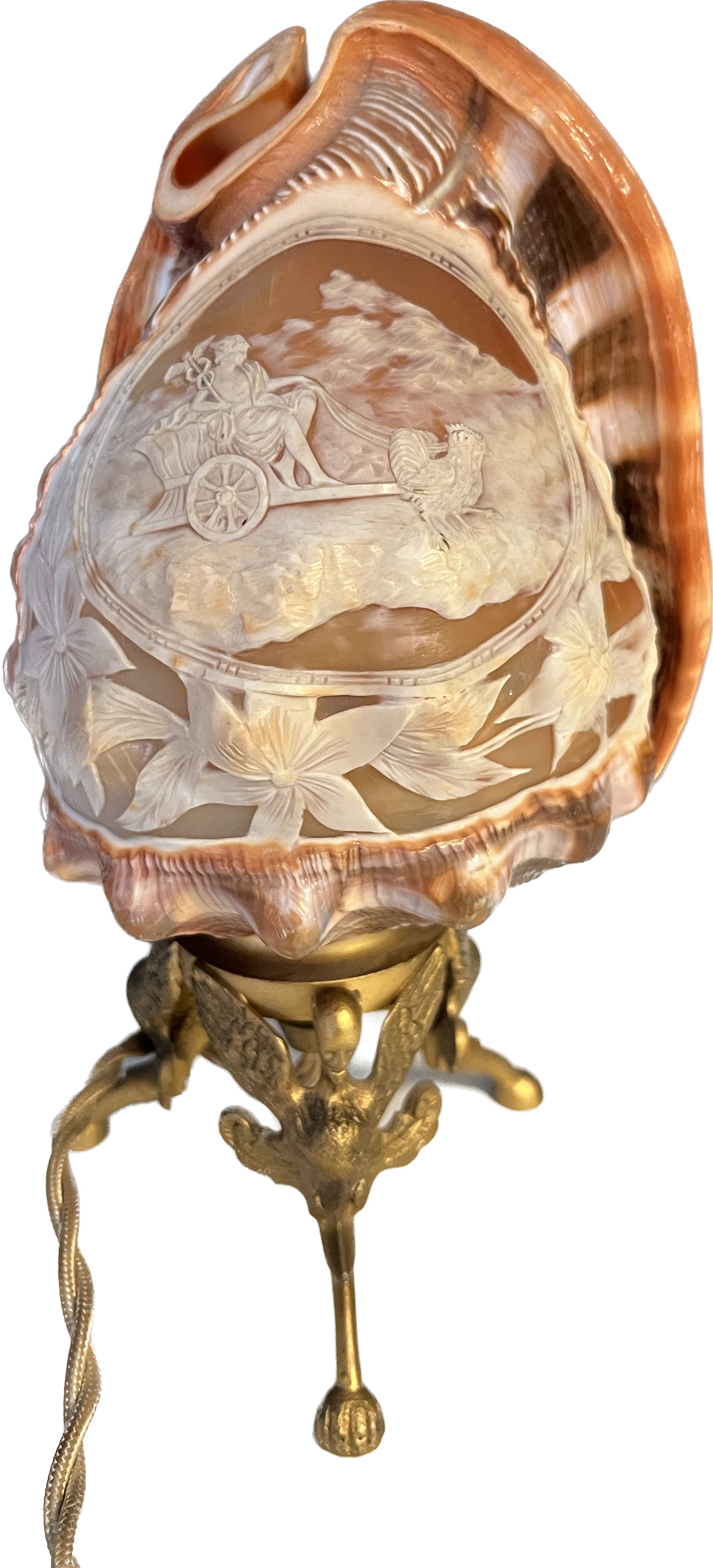 Antique carved Cameo Conch shell table lamp. Sat upon a brass three foot stand. [Working] [21cm - Image 3 of 4