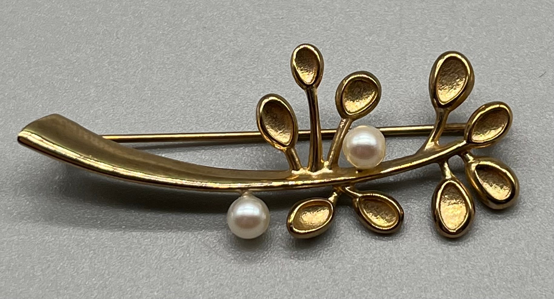 Edinburgh 9ct yellow gold tree shaped brooch fitted with two pearls. [5.86grams] [5cm in length]