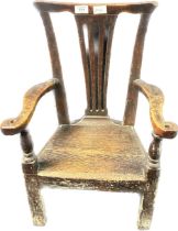 Antique oak child's chair [61x42x31cm]