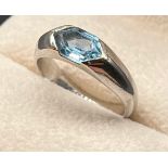 18ct white gold ring set with a blue Aqua Marine stone. [Ring size Q] [7.13Grams]
