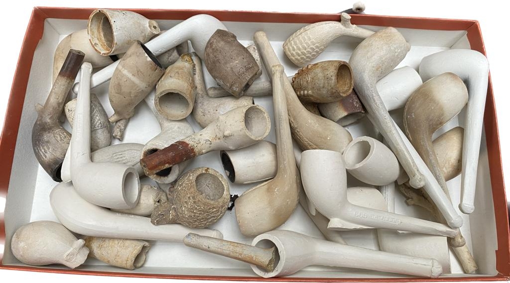 A Large collection of antique clay pipes includes meerschaum gentleman pipe and many more - Image 2 of 2