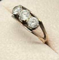 Antique/ vintage 9ct yellow gold ladies ring set with three round cut quartz stones. [3.98grams] [