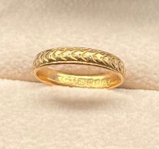 Victorian Glasgow 18ct yellow gold wedding band. Engraved to the inside of the band. [Ring size