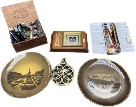 A collection of collectables to include artist paint set by Daler Rowney, 2 ridge way plates & a box