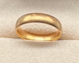 18ct yellow gold wedding band. [Ring size Q] [4.82Grams]