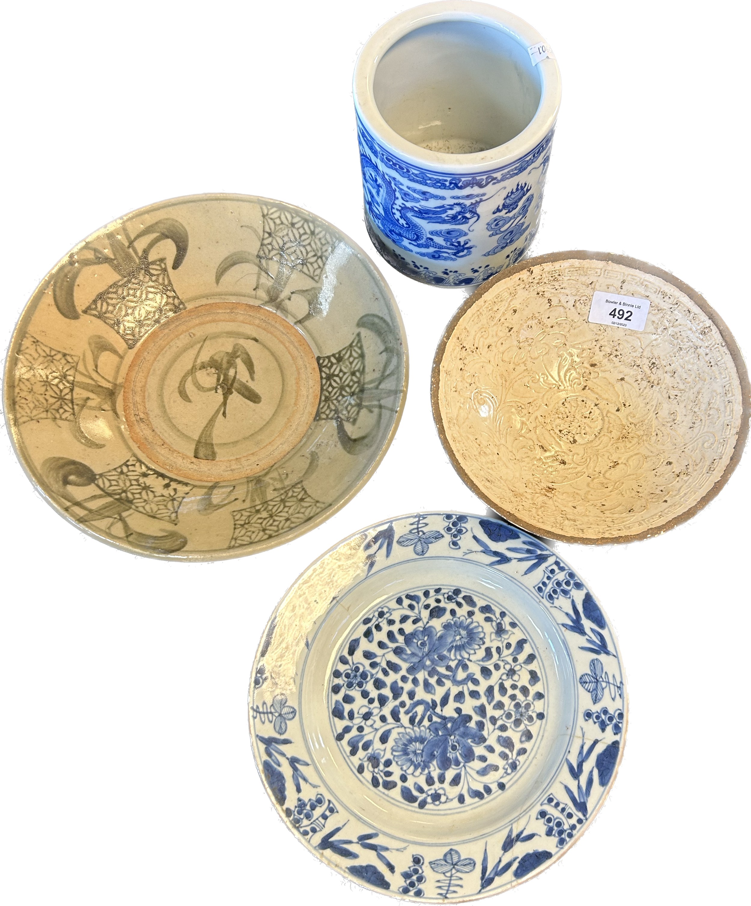 A selection of Chinese Porcelain items to include provincial bowl - Image 2 of 4