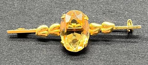 14ct yellow gold bar brooch set with an oval cut citrine stone. [3.67grams] [5cm in length] [11.