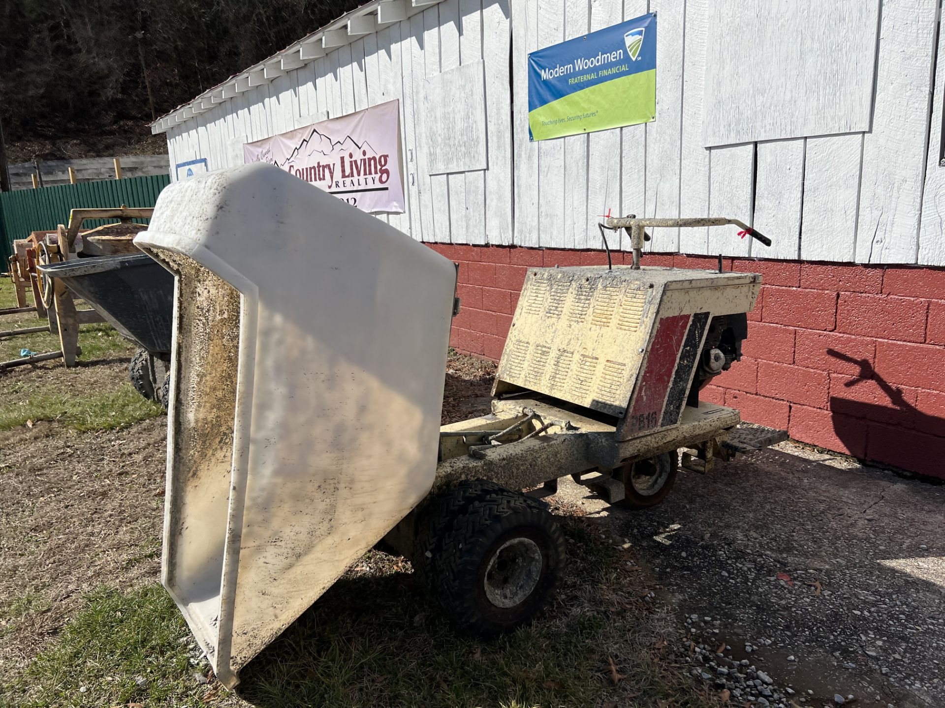 Terex PB16 Georgia Buggy, Honda Engine, Fiberglass Hopper - Image 2 of 3