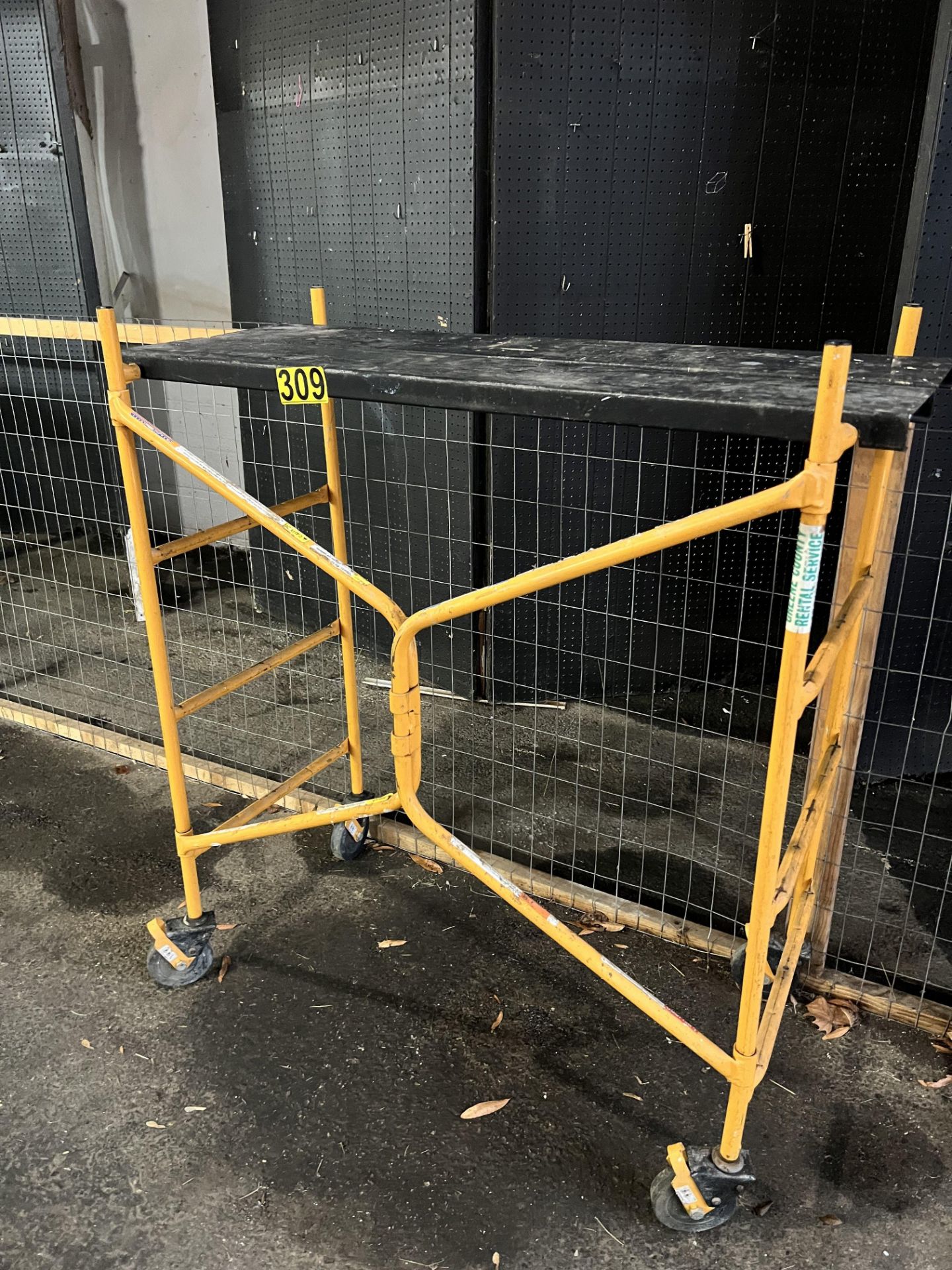 Portable Scaffolding, Folding w/ Walkboards