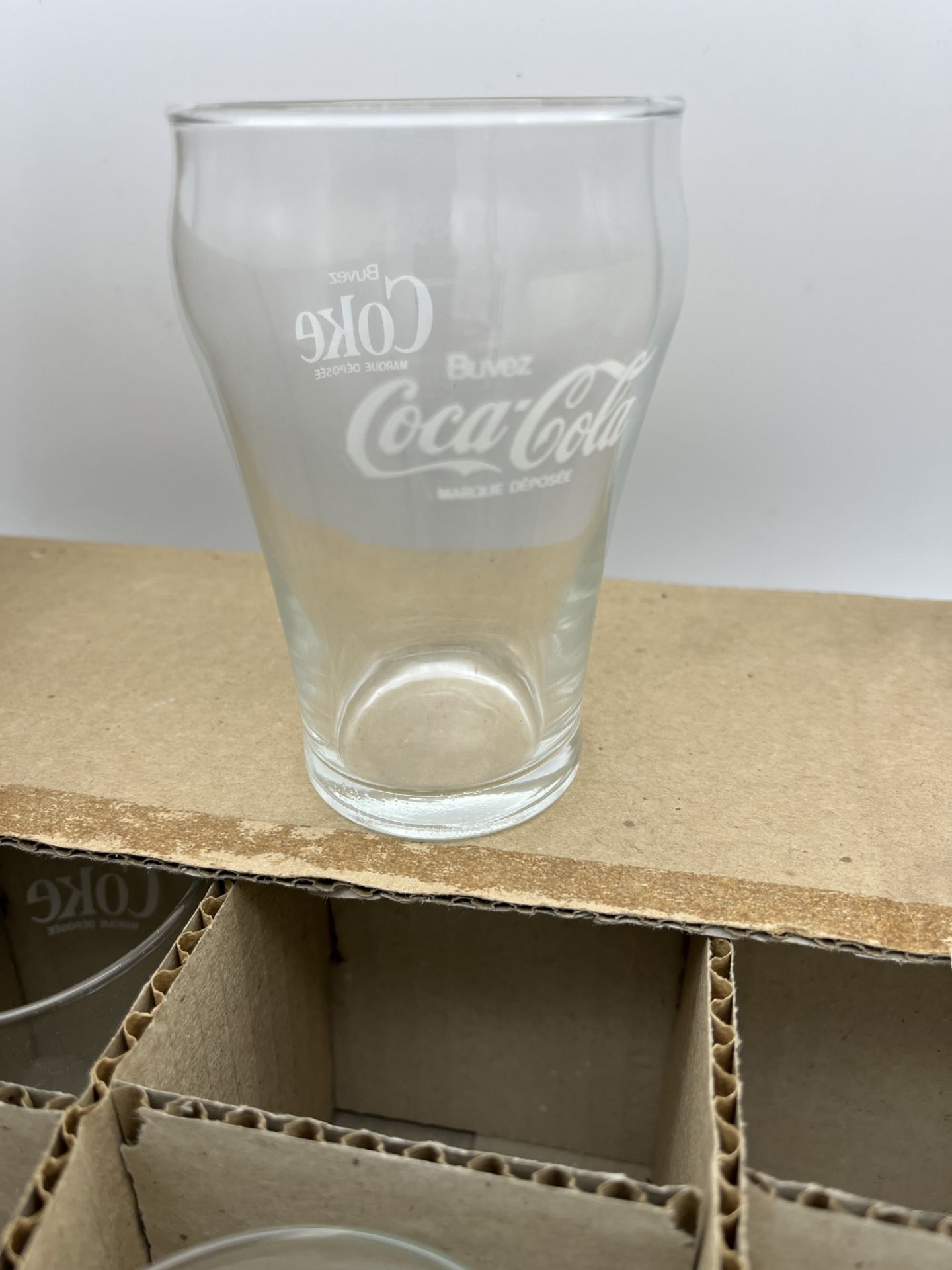 11 verres Coca-Cola dans leur boite d'origine  - Image 2 of 3