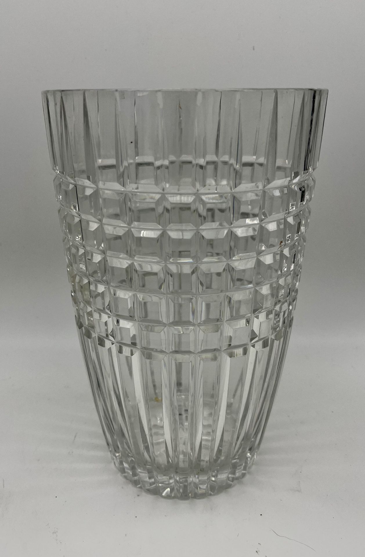 Grand vase en cristal taillé (non signé)