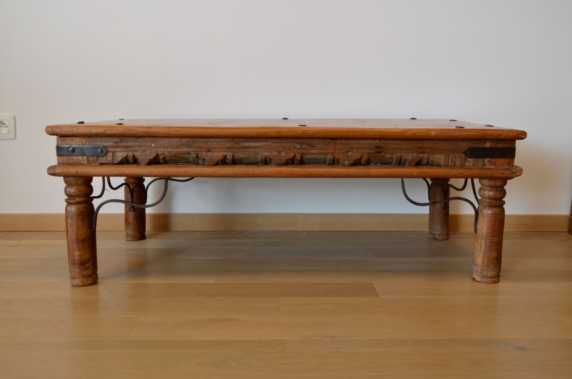 Table basse en bois style indienne - Image 2 of 2