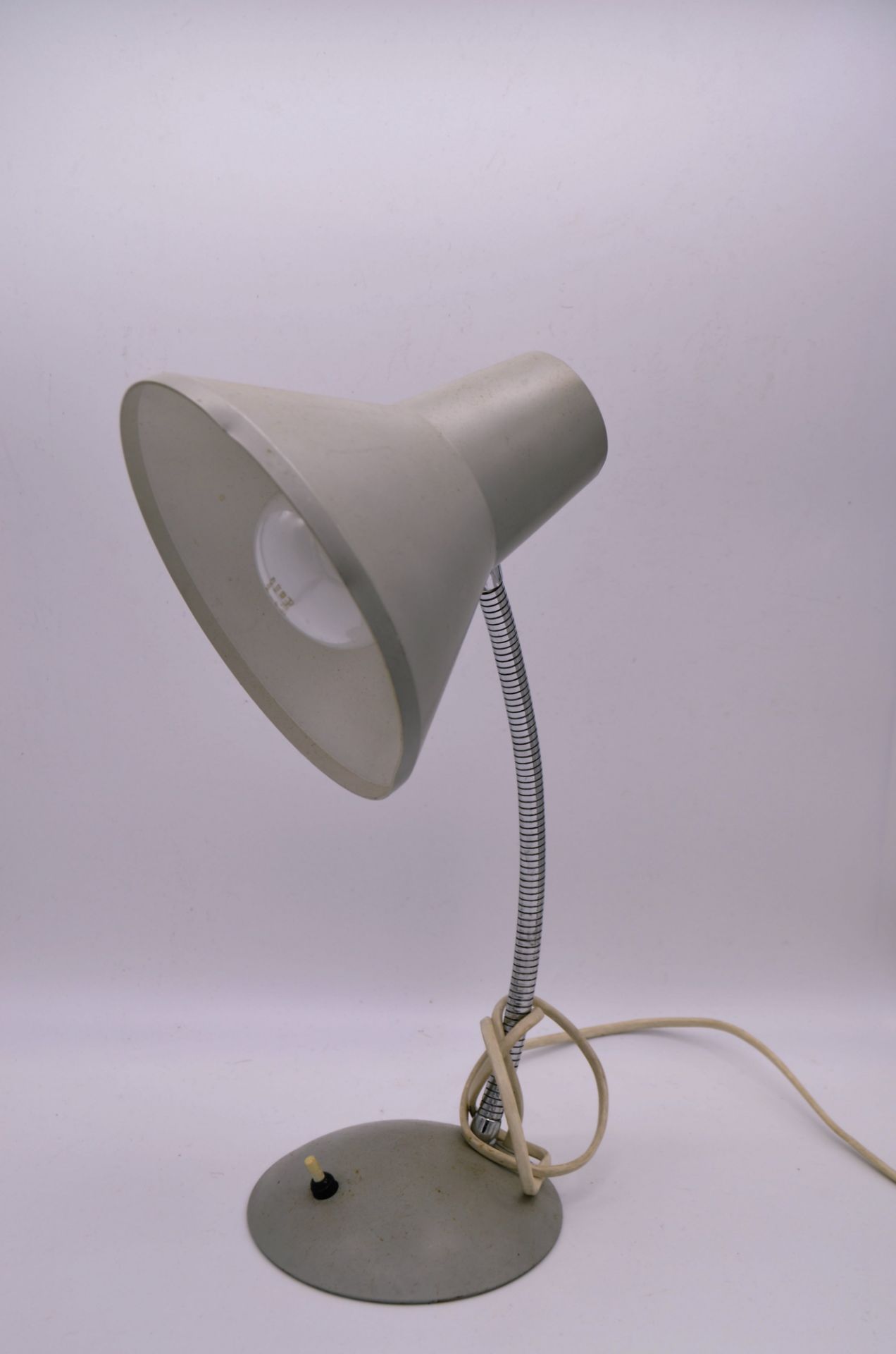 Lampe de bureau Vintage Gris, tige réglable en acier chromé 1960