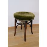 Ancien tabouret en bois courbé avec assise en tissu vert à ressort fin 19e siècle