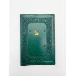 ROLEX Maroquinerie - Pochette en maroquin vert émeraude avec dessin/gravure - insigne centrale
