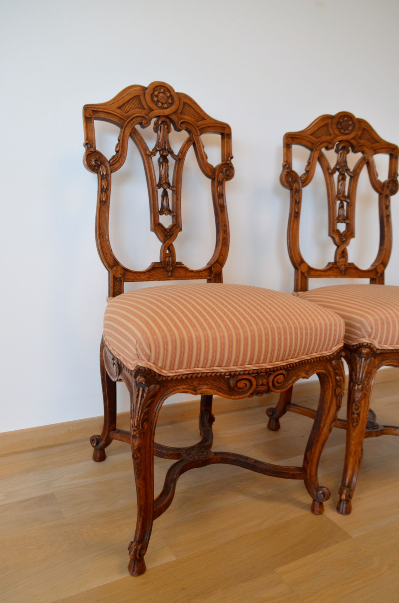 Paire de chaise sculpté style régence - Image 2 of 2