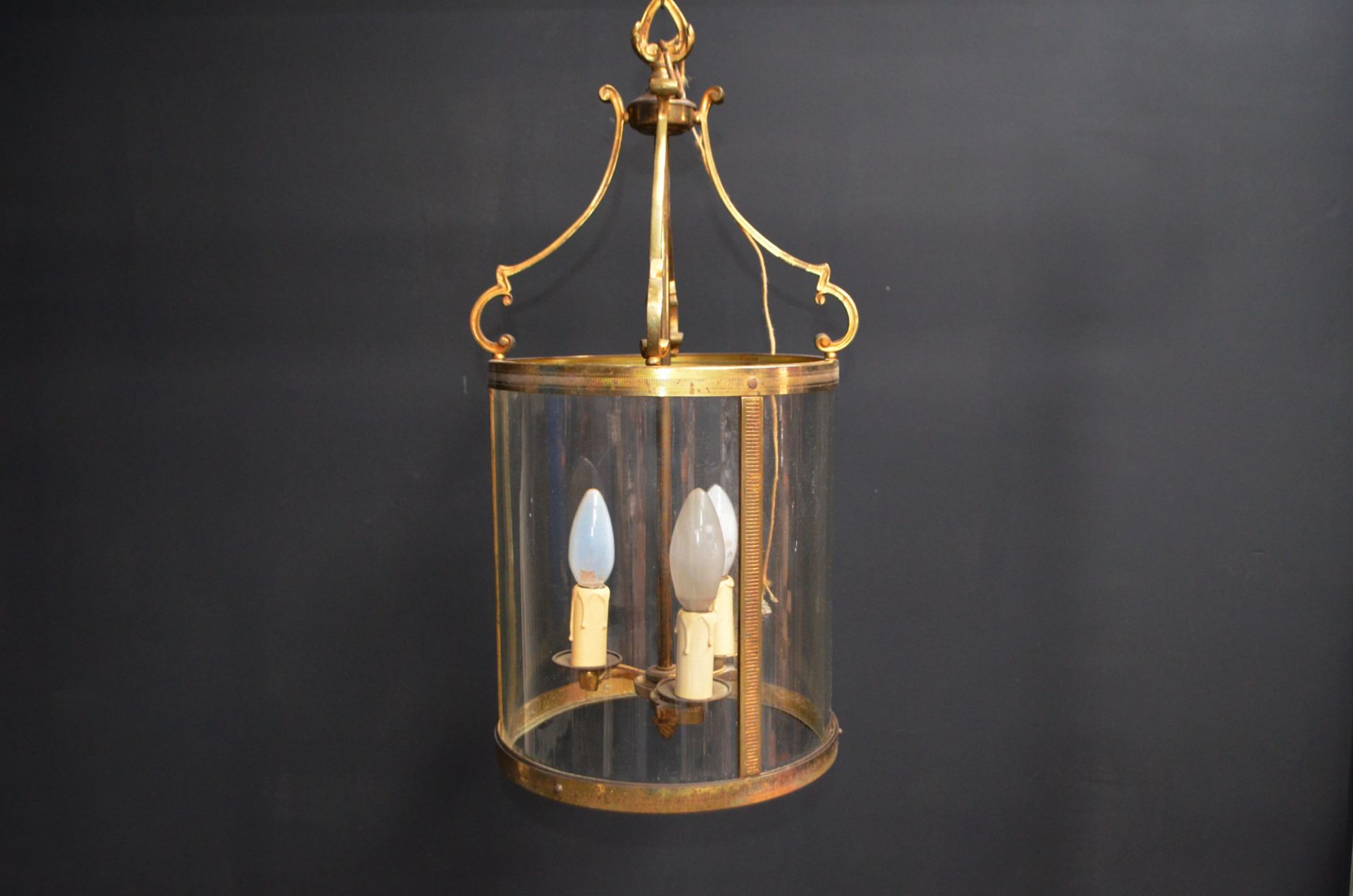 Lanterne ronde en bronze et laiton à 3 lumières époque fin 19e - Image 2 of 2
