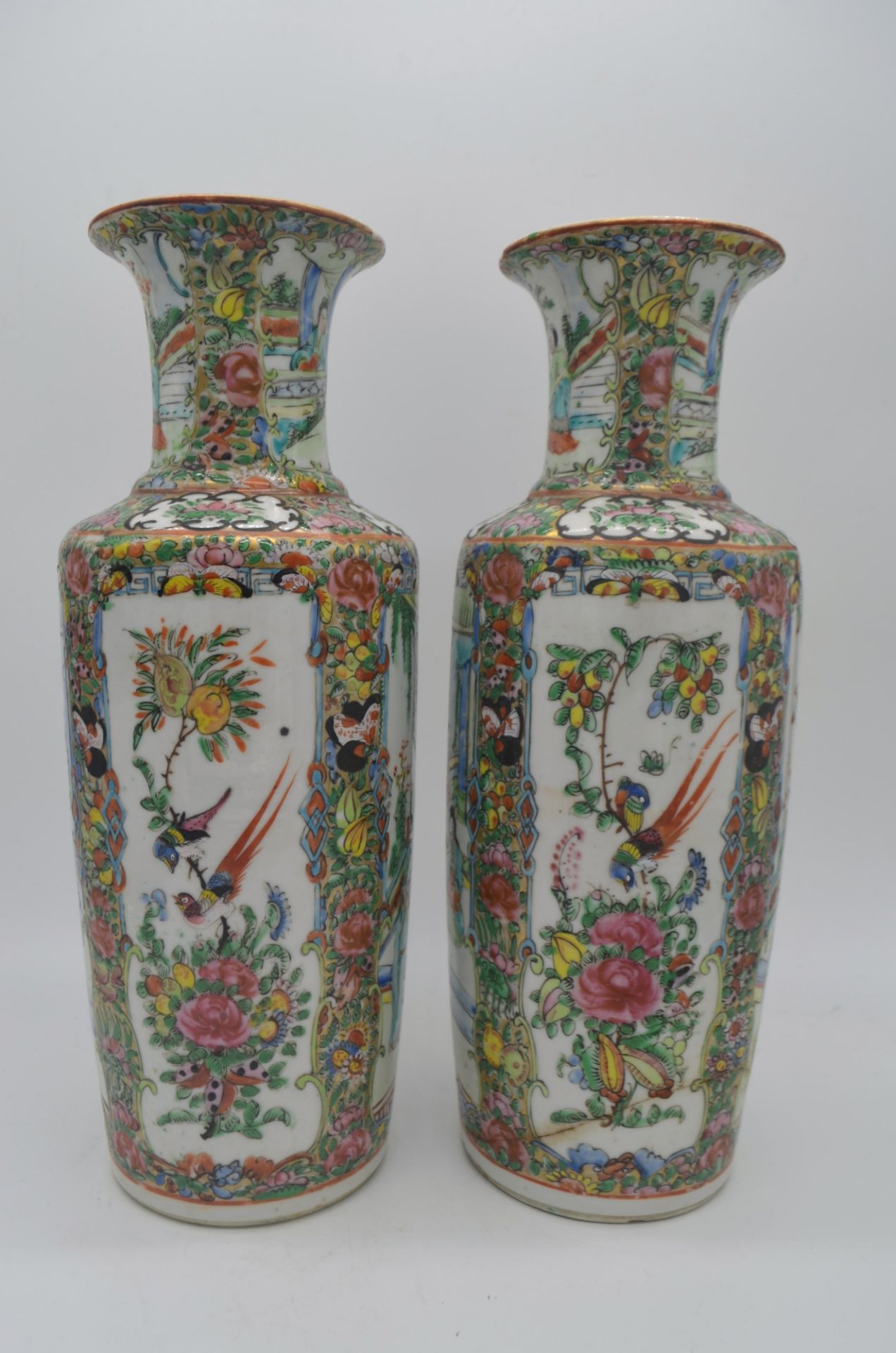 Paire de vases en porcelaine de Chine famille rose - début 20e - Image 3 of 3
