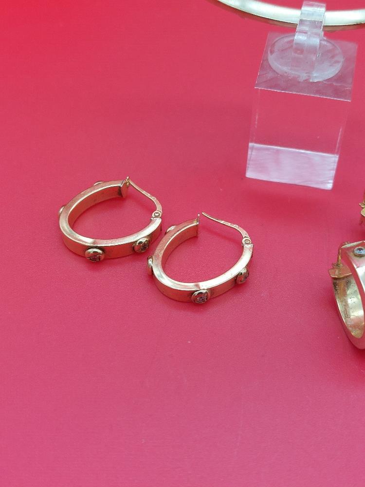 9ct gold Bracelet and 2 sets of earrings with diamonds. Weight 12.5 grams - Image 3 of 4