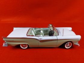 Sun Star 1957 Ford Fairlane Sky Liner with retractable hardtop. Scale 1:18.