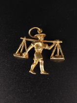 14ct gold charm / pendant of a market seller. Weight 4 grams