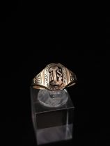 10ct gold American college ring from HLS dated 1926. Weight 4.6 grams