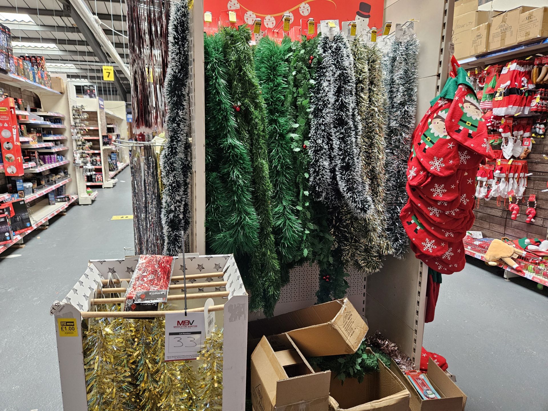 Assorted tinsel and Christmas stockings. Shelving not included. - Bild 2 aus 2