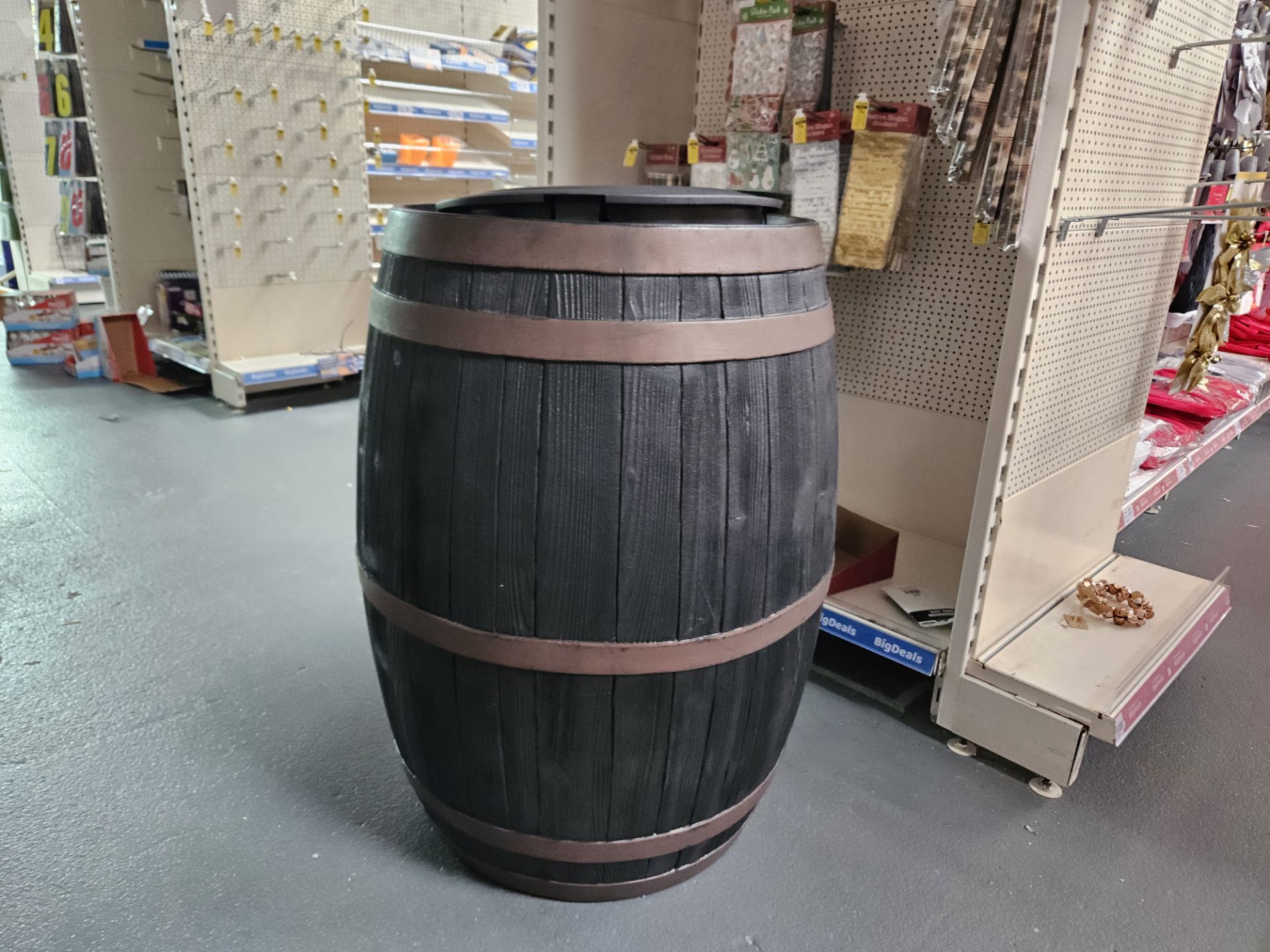 Wooden barrel effect water butt. - Bild 2 aus 2