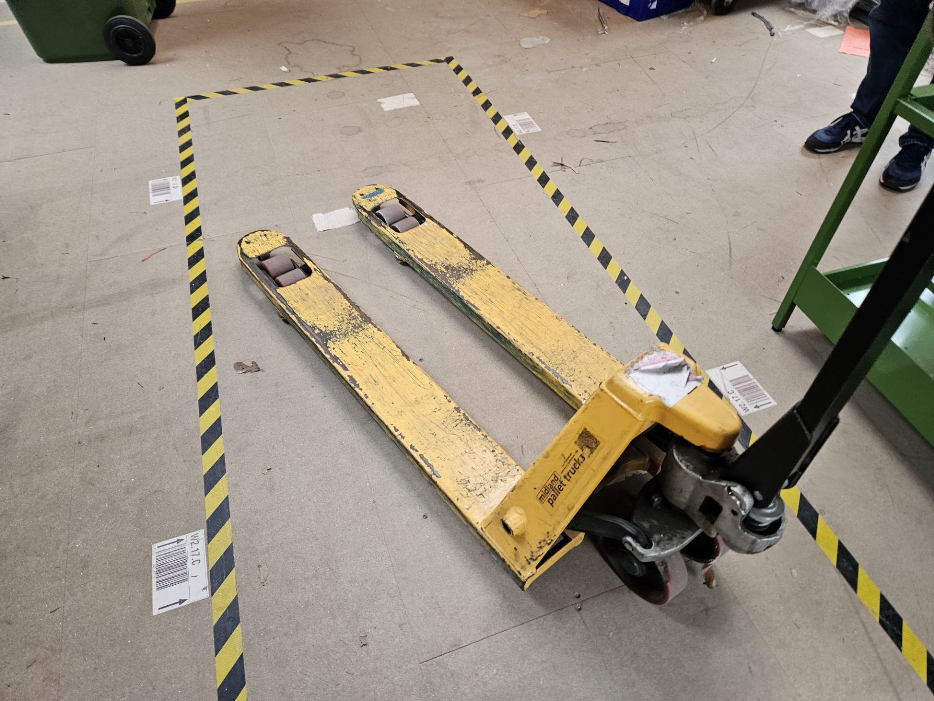 1 x Pallet Truck - Image 2 of 2
