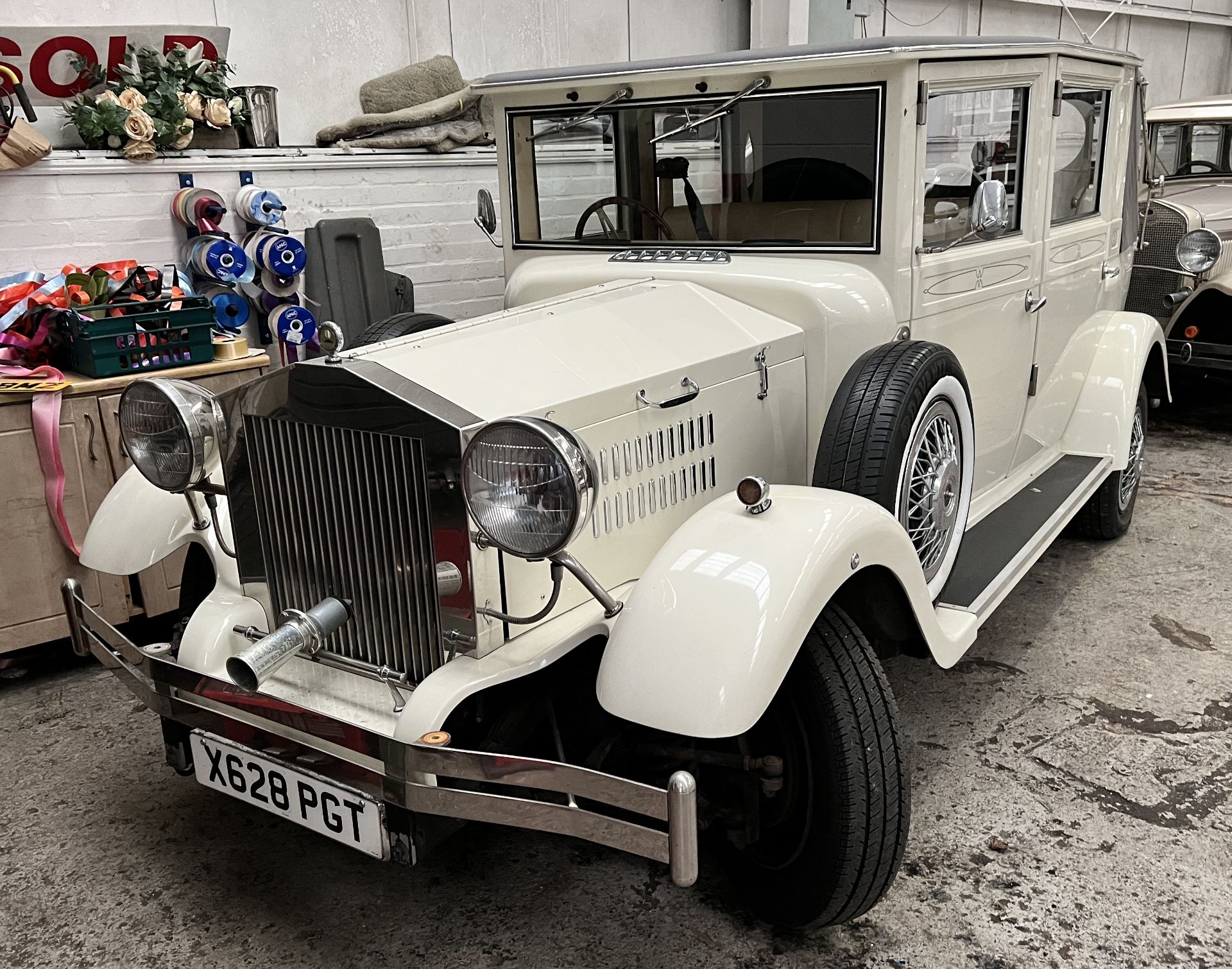 Imperial Viscount Vintage Replica Car (Pearl White) - VAT Qualifying - Bild 2 aus 18