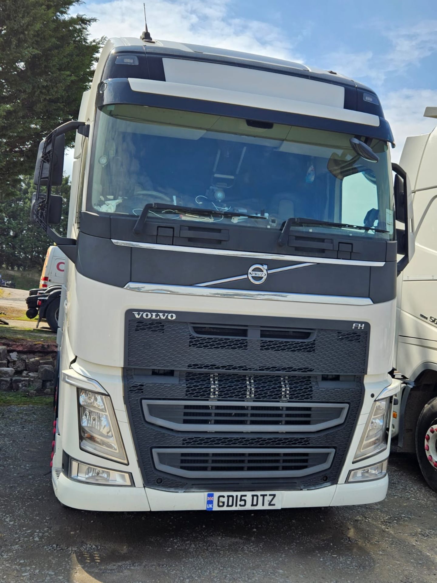(2015) Volvo FH4 6×2 FMX500 Tractor Unit, Sleeper Cab - Image 2 of 8