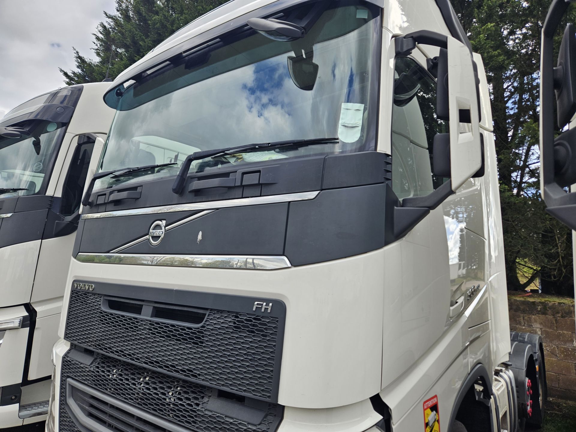 (2015) Volvo FH4 6×2 FMX500 Tractor Unit, Sleeper Cab - Image 4 of 8