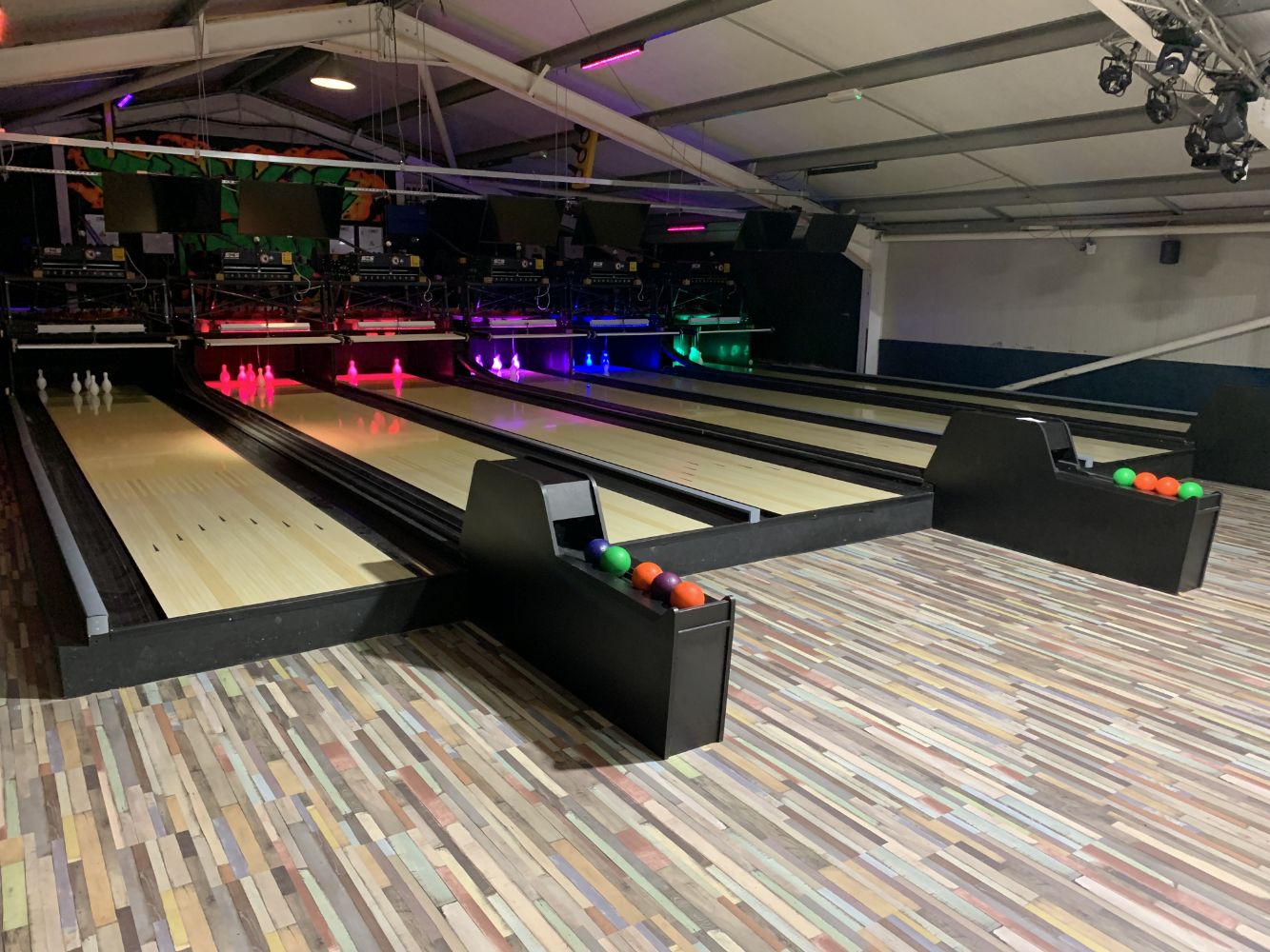 Online Auction of Duck-Pin Bowling Lanes, Snooker Tables, Arcade Machines, Pizza Oven and Assorted Catering Equipment and Furniture