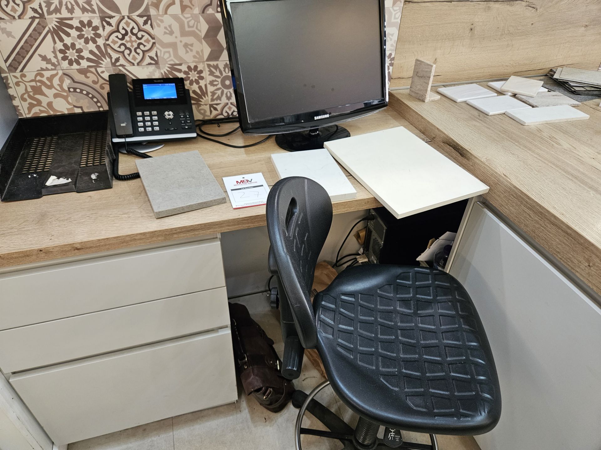 Fitted office unit comprising: desk with 3 drawers, return unit, Samsung monitor and swivel chair